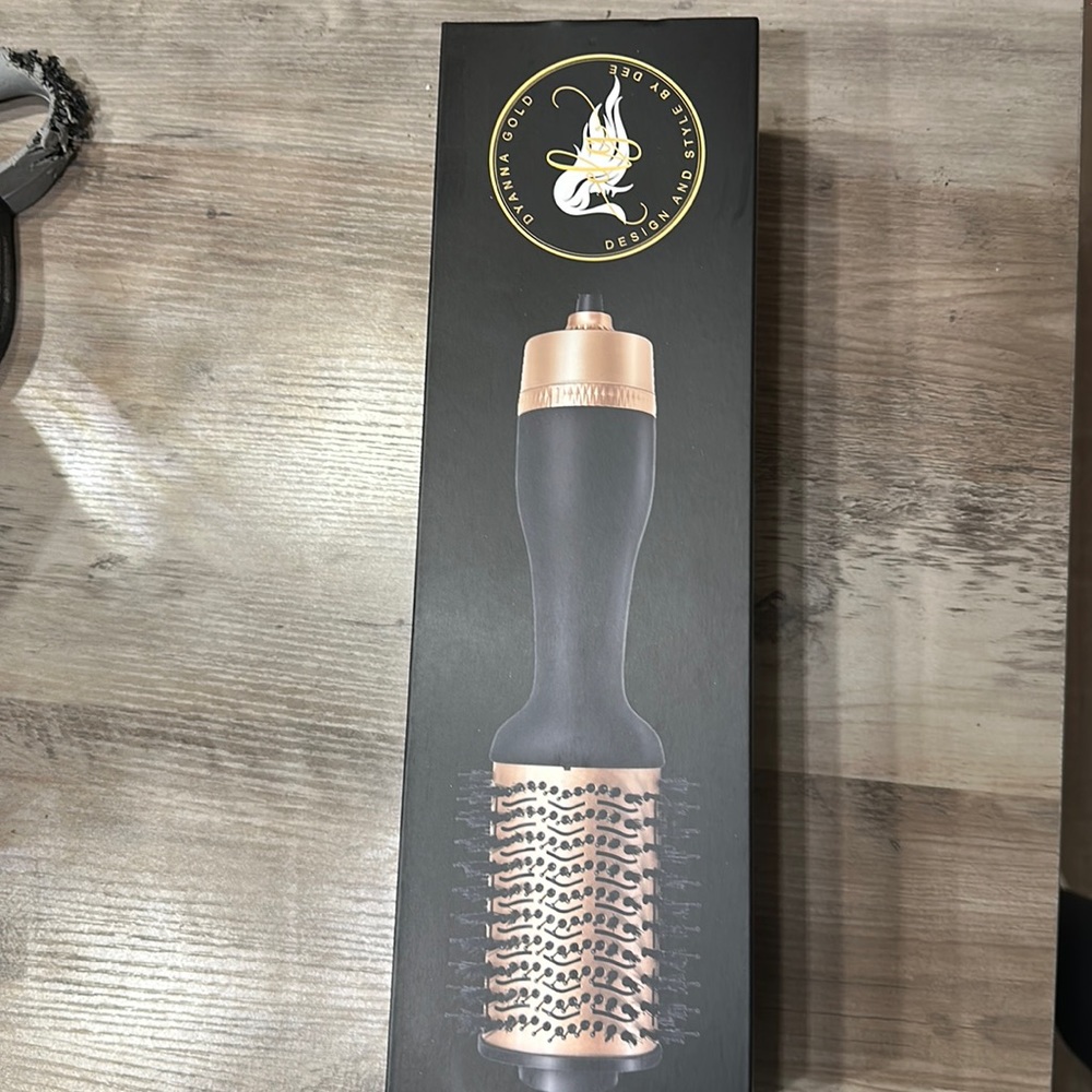 BRAND NEW in box blow dry brush!